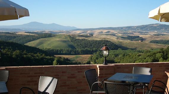 Located in a restored Tuscan farmhouse in the heart of the countryside with rustic decor, excellent facilities and local organic produce