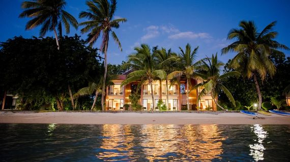 The hotel takes its name from the Malagasy appellation of breadfruit, which grows in abundance on the island and offers a beachfront retreat