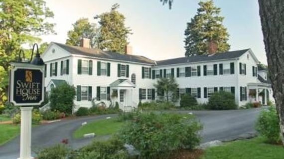 This former governor’s mansion is now a lovely country inn just steps from shops and restaurants in town