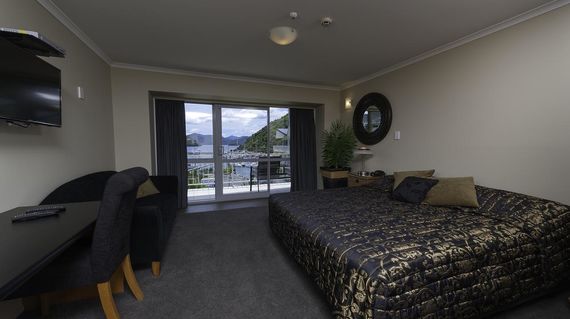 Stunning harbour side location and only 2 minutes walk to Picton town centre