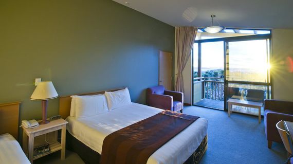 Beachfront accommodation with spacious modern rooms situated on New Zealand’s wild west coast 