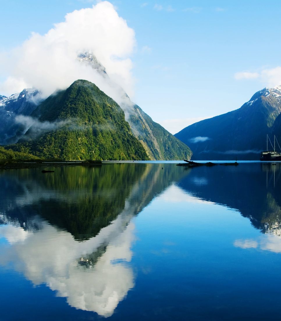 Visit the captivatingly beautiful Milford South and explore Fiordland National Park during the tour