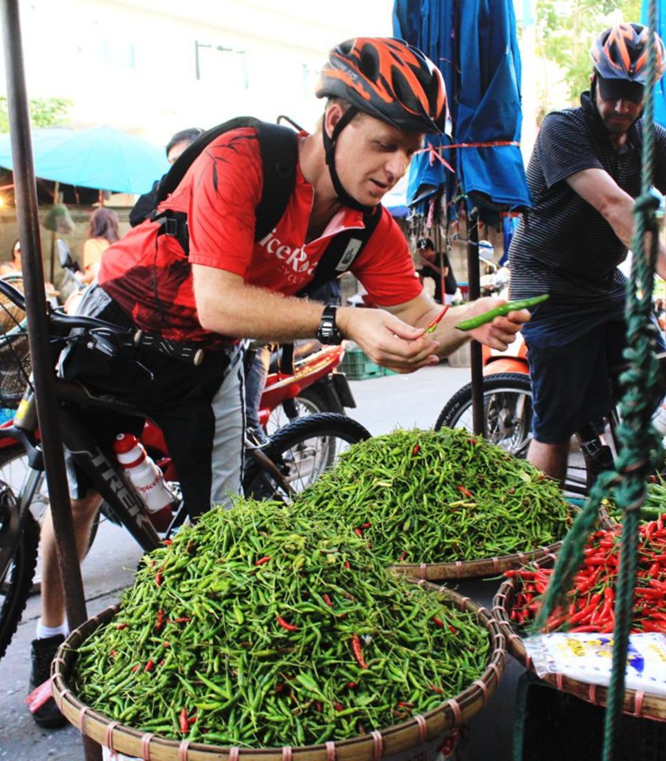 A local shop selling fresh chilis. Perfect for that spicy Thai Cuisine