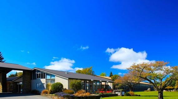 Located in the heart of Te Anau, with spectacular views over the mountains and lakes