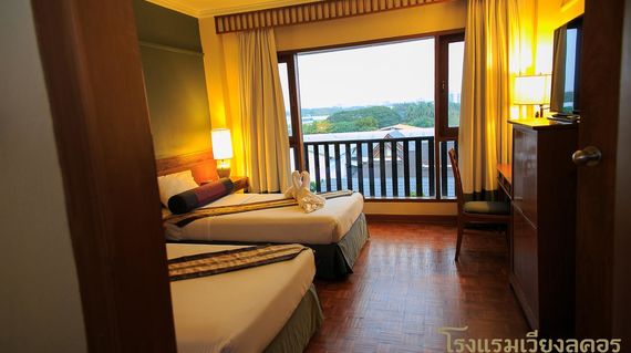 Wienglakor Hotel Lampang offers comfortable rooms for a good night’s rest, and in the morning reenergize with their complimentary breakfast