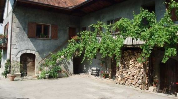 Quaint accommodations set on a 17th-century property