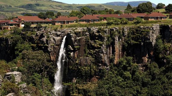 Be mesmerized by the fantastic view of the Graskop Gorge Falls which are right outside the lodge.