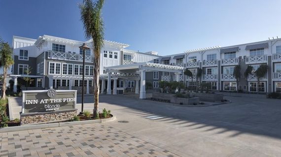 Overlooking the golden sands of Pismo Beach this upscale, craftsman-style oceanfront hotel features boutique rooms and first-class amenities reminiscent of a luxurious beach house