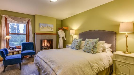 Enjoy a comfy and cozy stay at this 4-star inn in La Conner