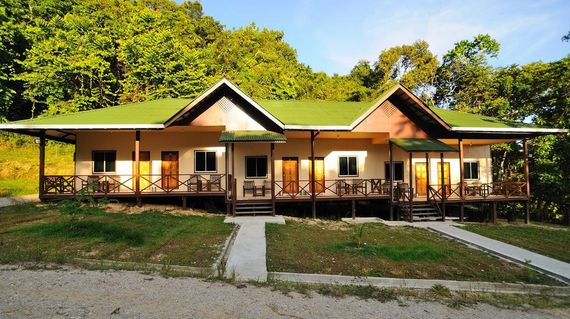 A secluded hideaway on the banks of the Kinabatagan River